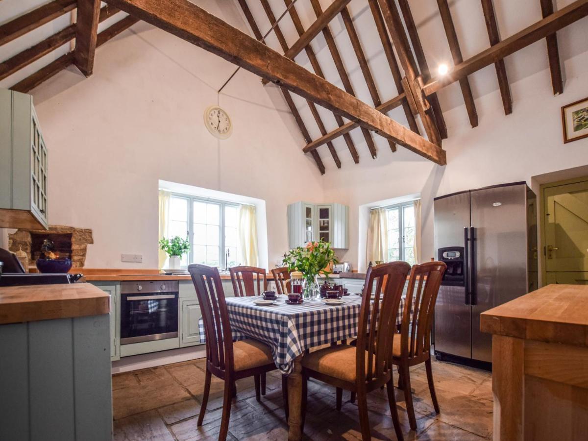 Butts Farm Villa Cirencester Exterior photo