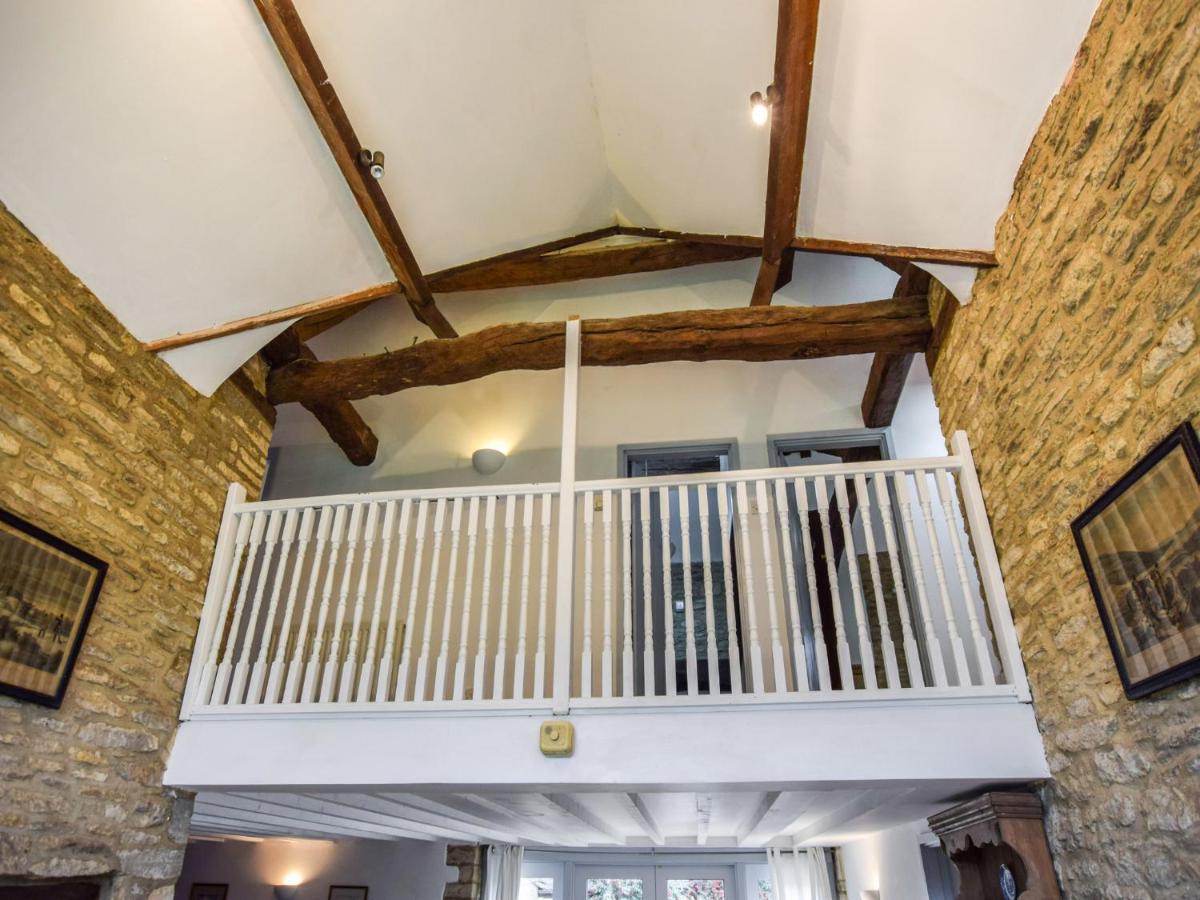 Butts Farm Villa Cirencester Exterior photo